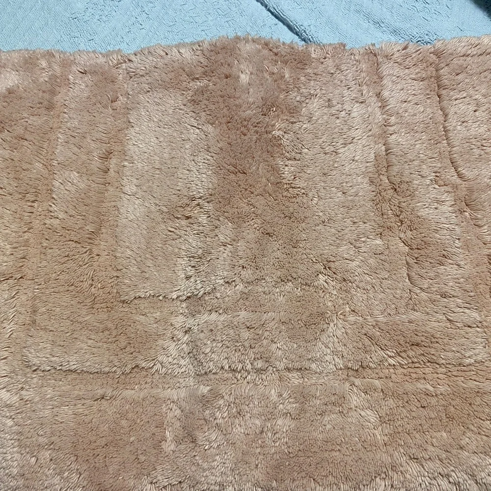 Bloomingdale’s Pink 100% Cotton Bath Rug; 22” x 34”; Very Soft; NWT